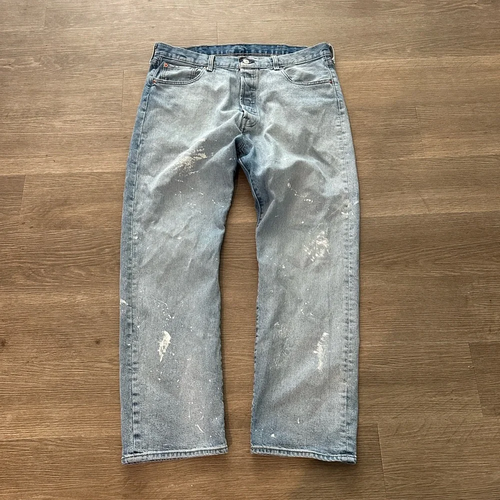 Vintage Levi's 501 Light Wash Button Fly Distressed Paint Splatter Straight Leg